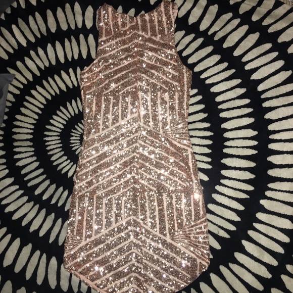 Rose gold plunged sequins dress - Picture 3 of 5